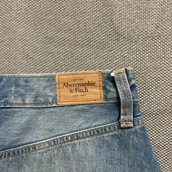 Abercrombie & Fitch  denim mini skirt. - Picture 6 of 7